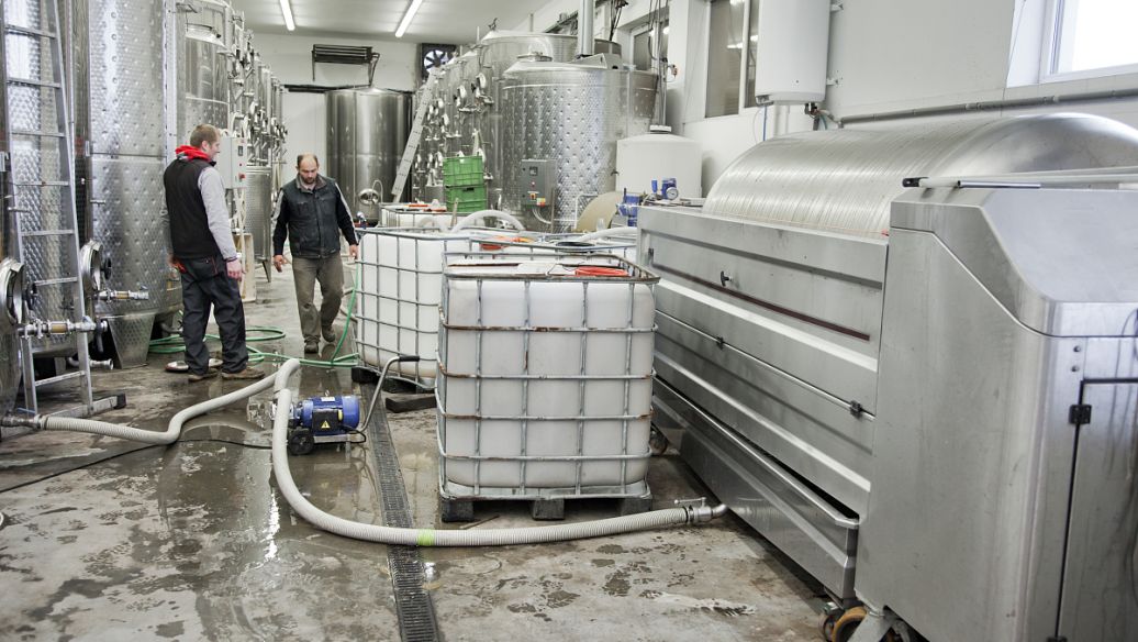 化學(xué)工業(yè)清洗起泡怎么辦？哪種消泡劑可以消除泡沫？