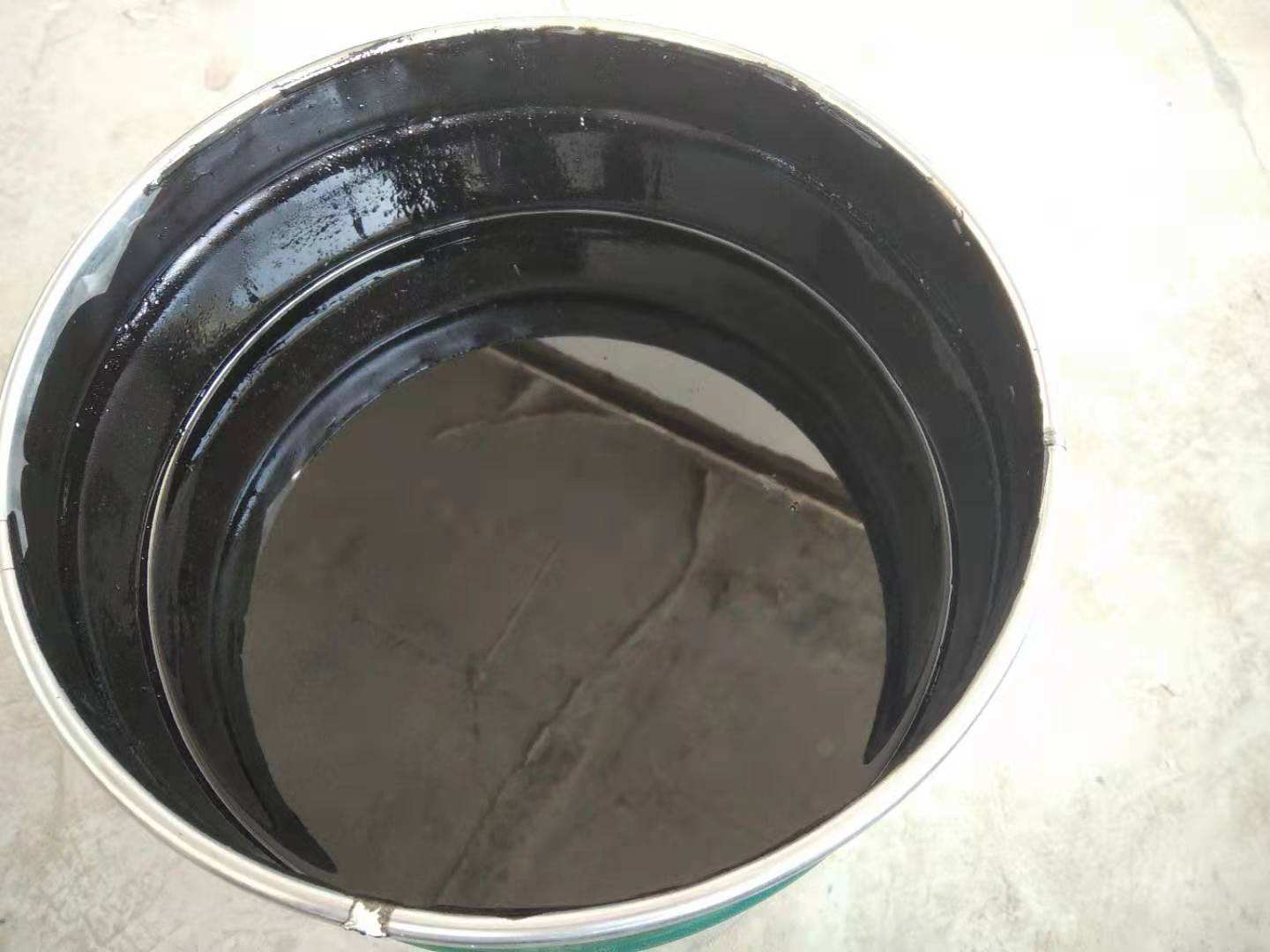 油性聚氨酯出現(xiàn)泡沫是怎么回事？起泡原因分析